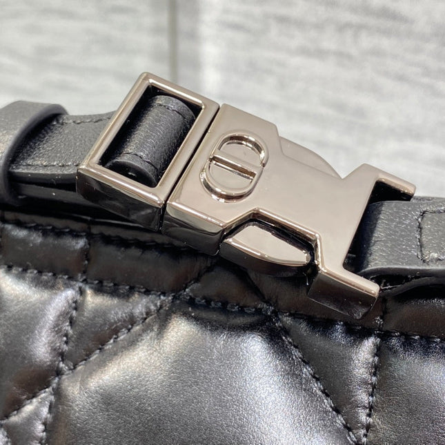 TRAVEL NOMAD POUCH 22 IN BLACK MACROCANNAGE LAMBSKIN