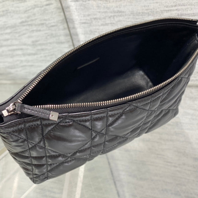 TRAVEL NOMAD POUCH 22 IN BLACK MACROCANNAGE LAMBSKIN