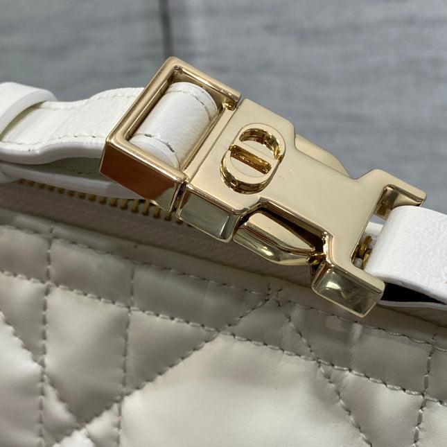 TRAVEL NOMAD POUCH 22 IN WHITE MACROCANNAGE LAMBSKIN GOLD HARDWARE