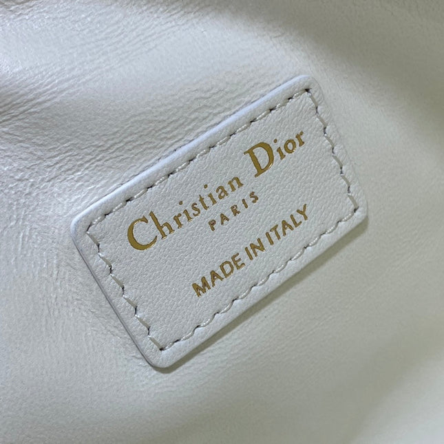 TRAVEL NOMAD POUCH 22 IN WHITE MACROCANNAGE LAMBSKIN GOLD HARDWARE