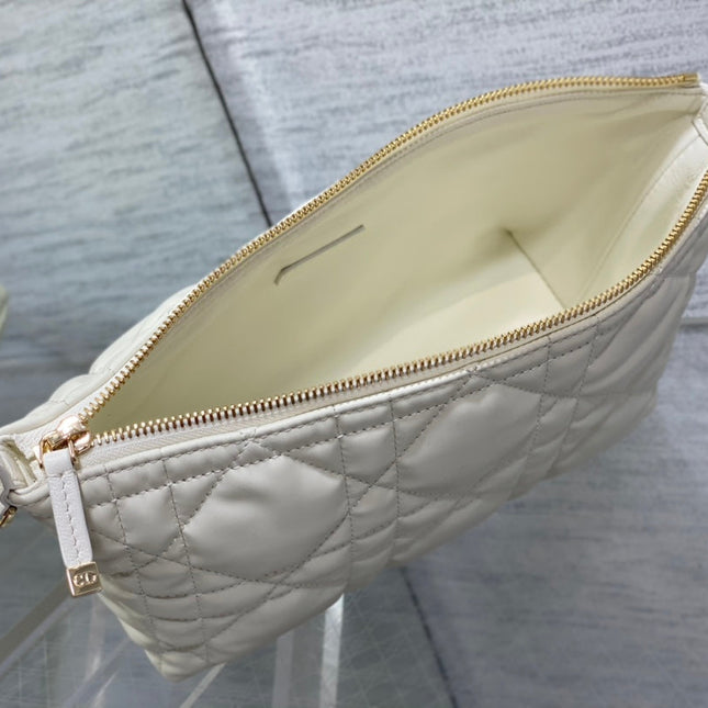 TRAVEL NOMAD POUCH 22 IN WHITE MACROCANNAGE LAMBSKIN GOLD HARDWARE