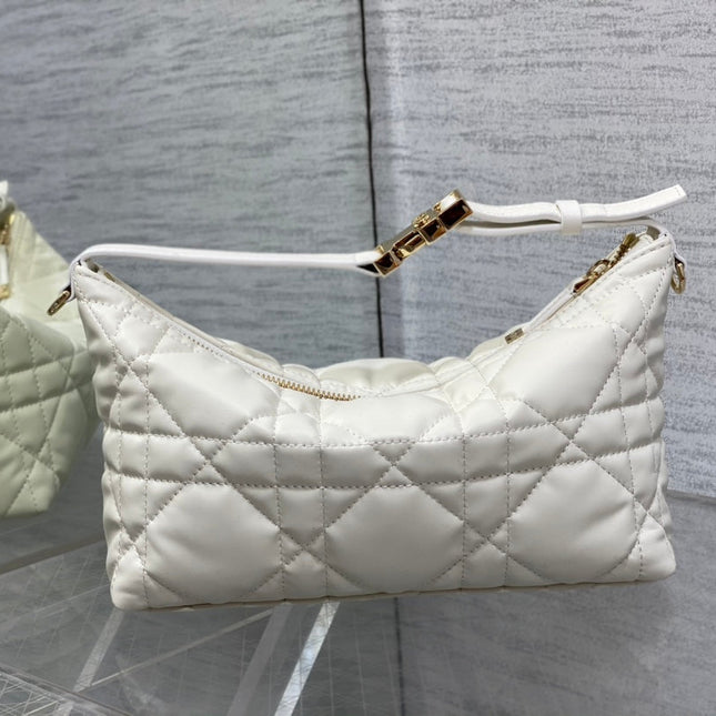 TRAVEL NOMAD POUCH 22 IN WHITE MACROCANNAGE LAMBSKIN GOLD HARDWARE