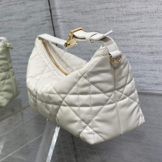 TRAVEL NOMAD POUCH 22 IN WHITE MACROCANNAGE LAMBSKIN GOLD HARDWARE
