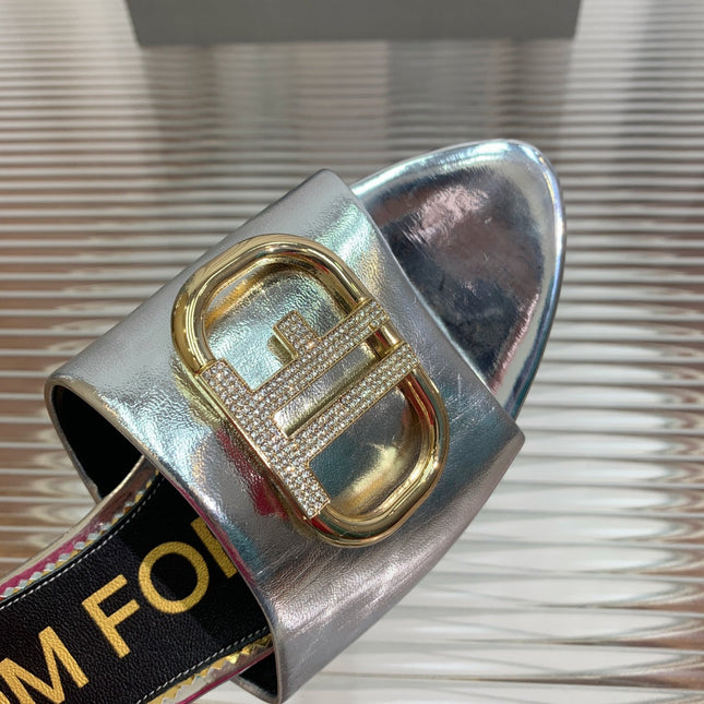 FLAT SLIDE IN SILVER METALLIC CALFSKIN