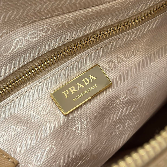 VINTAGE HOBO BAG 25 IN LIGHT FRENCH BEIGE QUILTED NYLON GOLD HARDWARE