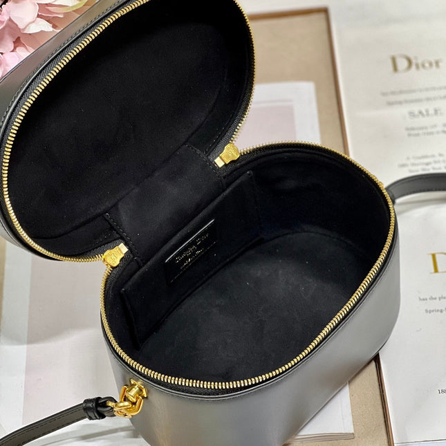 CARO SMALL 20 VANITY CASE IN BLACK SMOOTH LAMBSKIN