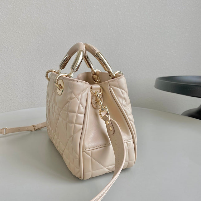 LADY 25 HANDBAG IN BEIGE CALFSKIN