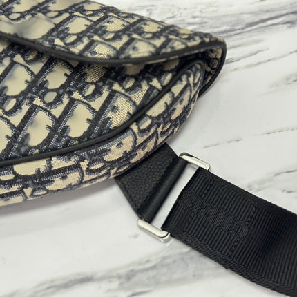 SADDLE 28 BAG IN BEIGE AND BLACK OBLIQUE JACQUARD