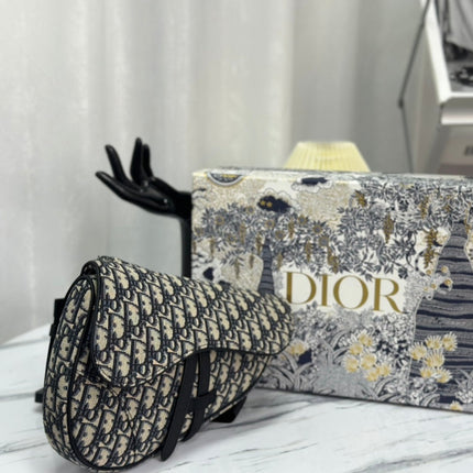 SADDLE 28 BAG IN BEIGE AND BLACK OBLIQUE JACQUARD