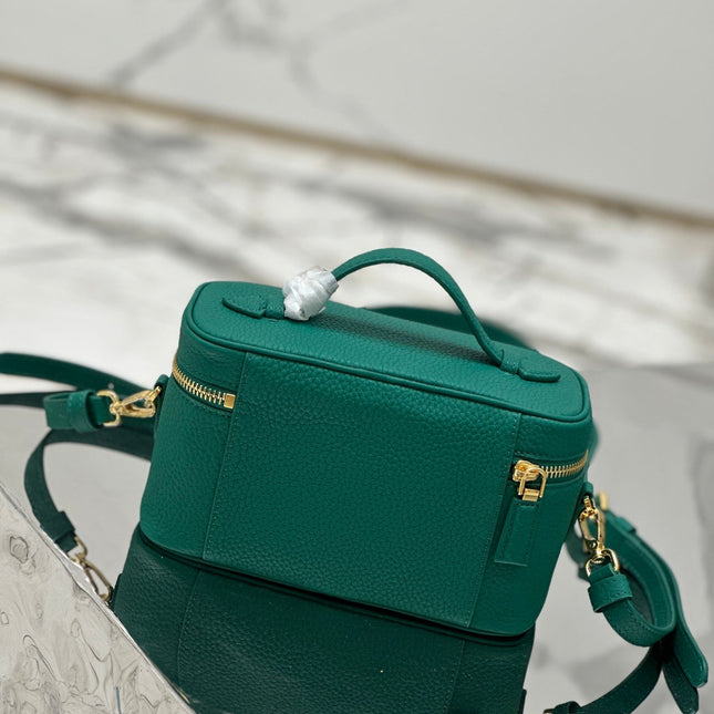 VANITY CASE 18 IN EMERALD GREEN GRAINED CALFSKIN GOLD HARDWARE