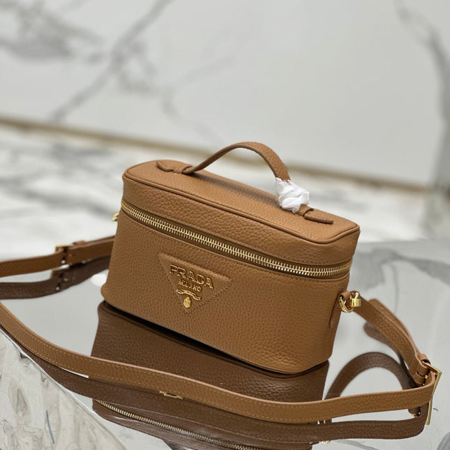 VANITY CASE 18 IN RUSSET BROWN GRAINED CALFSKIN GOLD HARDWARE