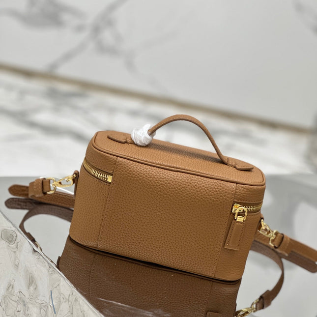 VANITY CASE 18 IN RUSSET BROWN GRAINED CALFSKIN GOLD HARDWARE
