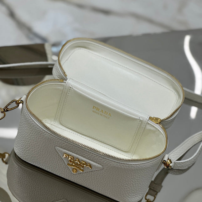 VANITY CASE 18 IN WHITE GRAINED CALFSKIN GOLD HARDWARE