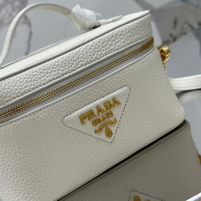 VANITY CASE 18 IN WHITE GRAINED CALFSKIN GOLD HARDWARE