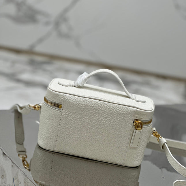 VANITY CASE 18 IN WHITE GRAINED CALFSKIN GOLD HARDWARE