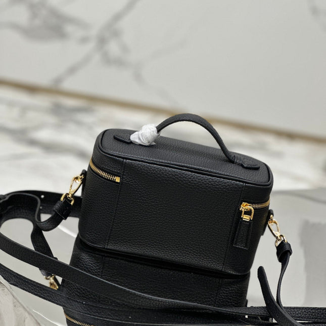 VANITY CASE 18 IN BLACK GRAINED CALFSKIN GOLD HARDWARE