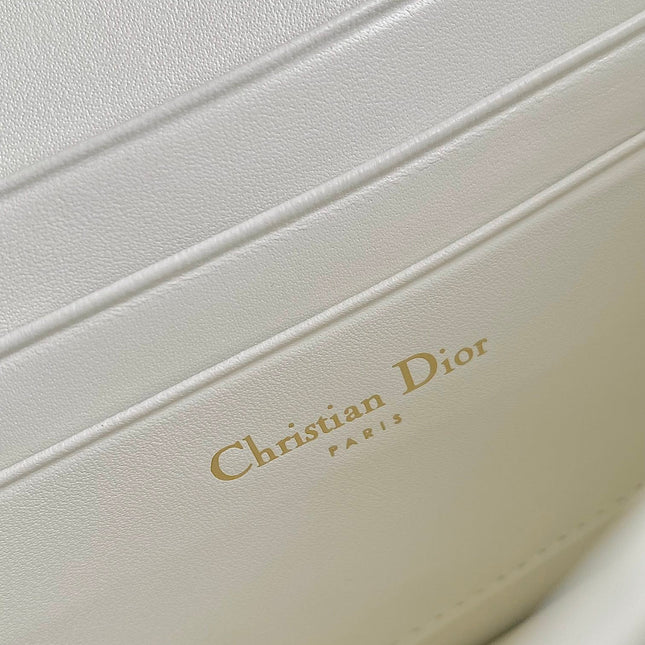 MINI CHAIN BAG 17 IN WHITE CALFSKIN