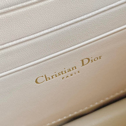 MINI CHAIN BAG 17 IN BEIGE CALFSKIN
