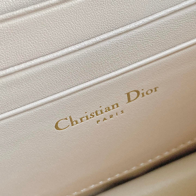 MINI CHAIN BAG 17 IN BEIGE CALFSKIN
