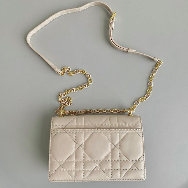 MINI CHAIN BAG 17 IN BEIGE CALFSKIN