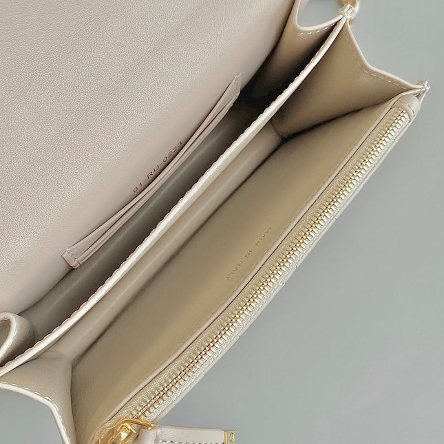 MINI CHAIN BAG 17 IN BEIGE CALFSKIN