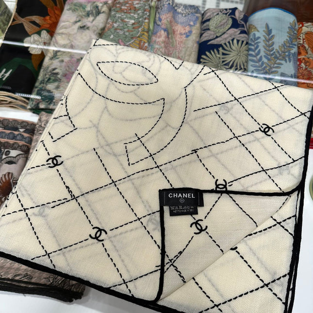 CHANEL 25S SCARF 140 IN SILK WOOL 726478