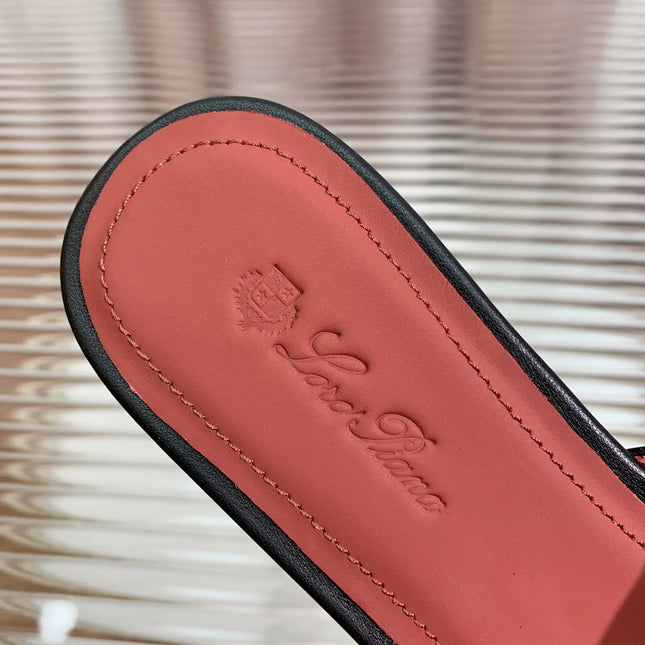 LP SPRIGHTLY CHARMS FLAT SANDAL WHITE AND BLACK CALFSKIN