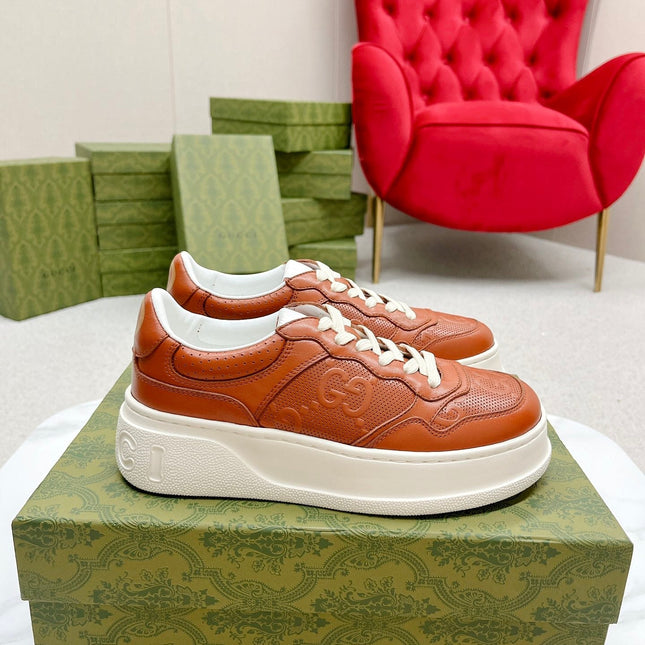 GG EMBOSSED TRAINER CARAMEL CALFSKIN