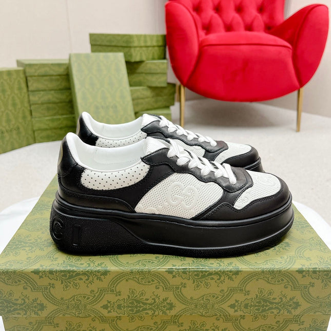 GG EMBOSSED TRAINER BLACK AND WHITE CALFSKIN