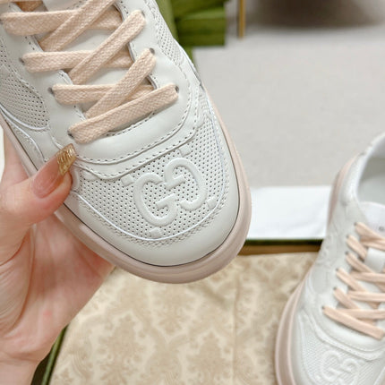 GG EMBOSSED TRAINER WHITE AND PASTEL PINK CALFSKIN