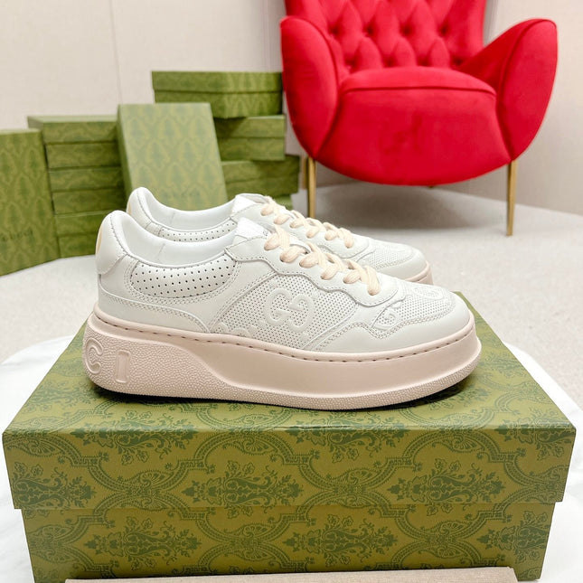 GG EMBOSSED TRAINER WHITE AND PASTEL PINK CALFSKIN