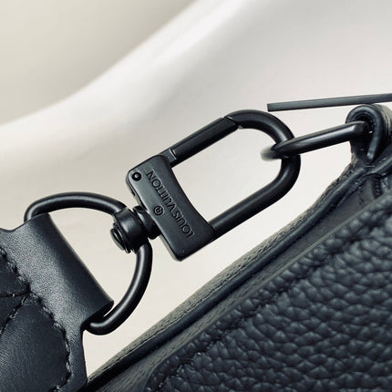 LV 25S FASTLINE MESSENGER BAG 23 IN BLACK CALFSKIN