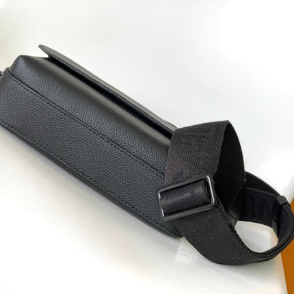 LV 25S FASTLINE MESSENGER BAG 23 IN BLACK CALFSKIN