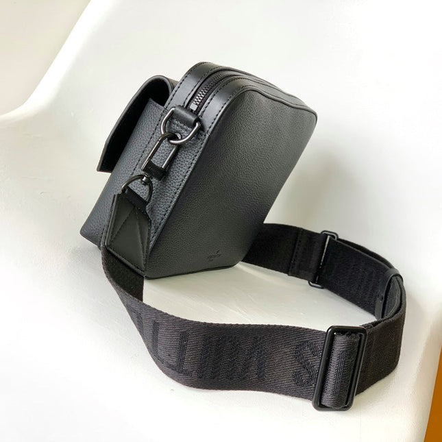 LV 25S FASTLINE MESSENGER BAG 23 IN BLACK CALFSKIN