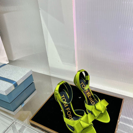HIGH HEELS 11 CM IN PEAR GREEN PURE SILK AND LAMBSKIN