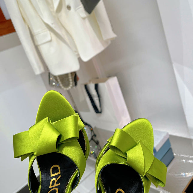 HIGH HEELS 11 CM IN PEAR GREEN PURE SILK AND LAMBSKIN