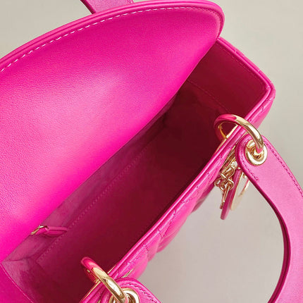 MEDIUM LADY 20 HANDBAG IN HOT PINK LAMBSKIN