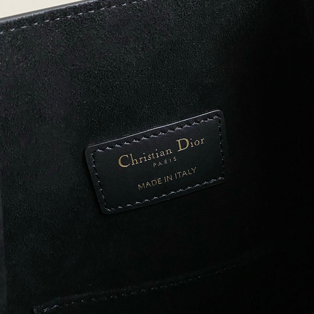 MEDIUM C'EST 24 IN BLACK CD-EMBOSSED CALFSKIN