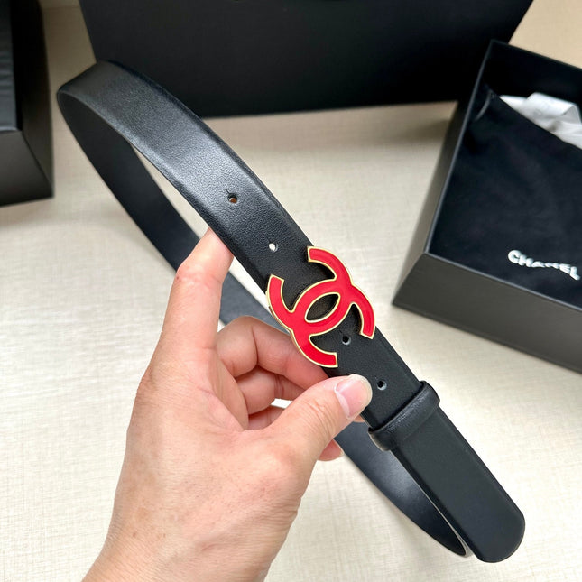 CC 30MM BELT IN BLACK SMOOTH CALFSKIN WITH RED METAL LOGO