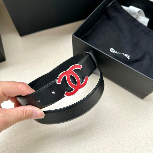 CC 30MM BELT IN BLACK SMOOTH CALFSKIN WITH RED METAL LOGO