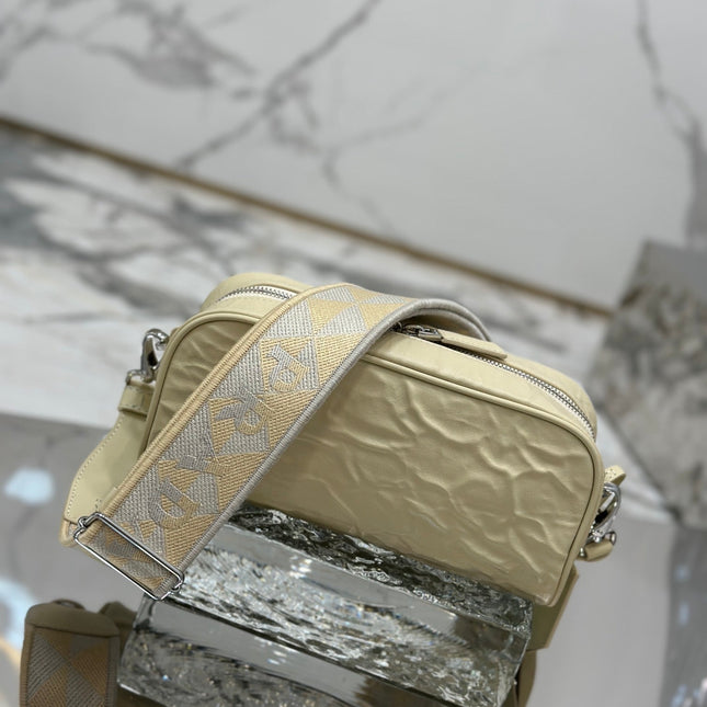 CAMERA BAG 23 IN CREAM WRINKLED LAMBSKIN