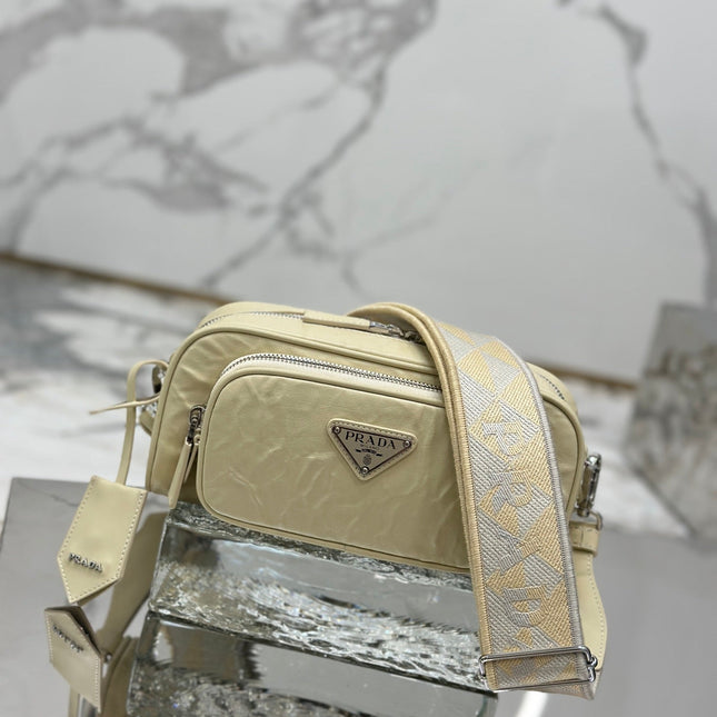 CAMERA BAG 23 IN CREAM WRINKLED LAMBSKIN