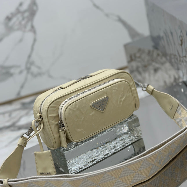 CAMERA BAG 23 IN CREAM WRINKLED LAMBSKIN