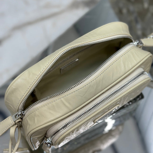 CAMERA BAG 23 IN CREAM WRINKLED LAMBSKIN