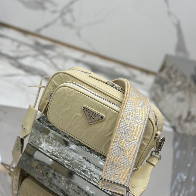 CAMERA BAG 23 IN CREAM WRINKLED LAMBSKIN