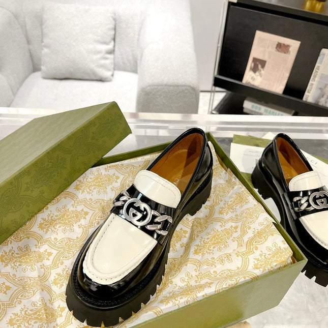 GG LOAFER WITH GG CHAINS GLOSSY BLACK AND WHITE CALFSKIN