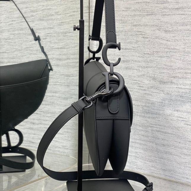 SADDLE BAG 24 IN BLACK CALFSKIN BLACK HARDWARE