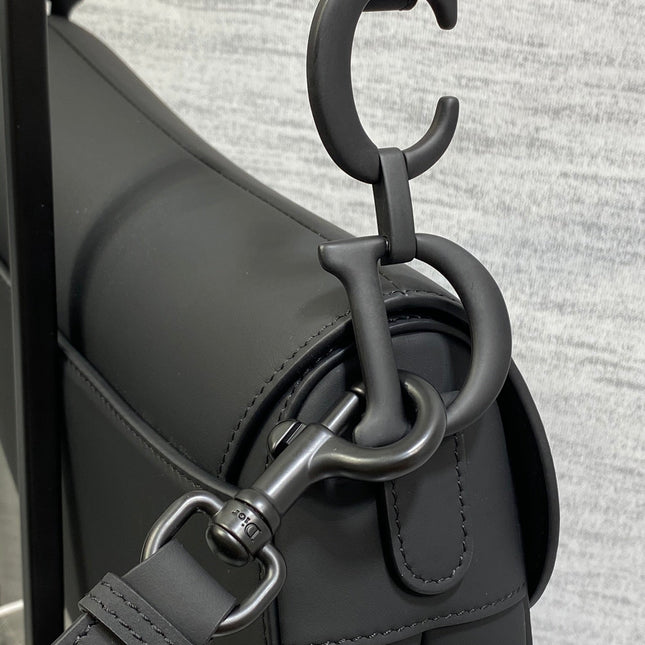 SADDLE BAG 24 IN BLACK CALFSKIN BLACK HARDWARE