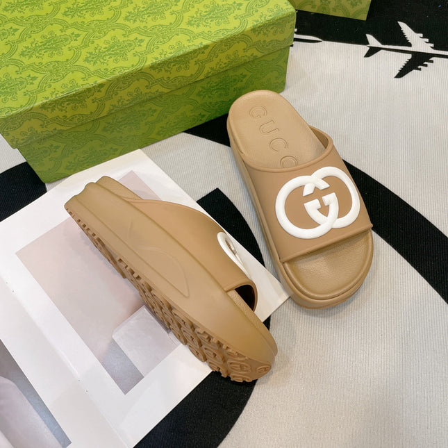 INTERLOCKING G SLIDE SANDAL IN TORTILLA BROWN IMPORTED TPU