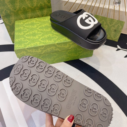 INTERLOCKING G SLIDE SANDAL IN BLACK IMPORTED TPU